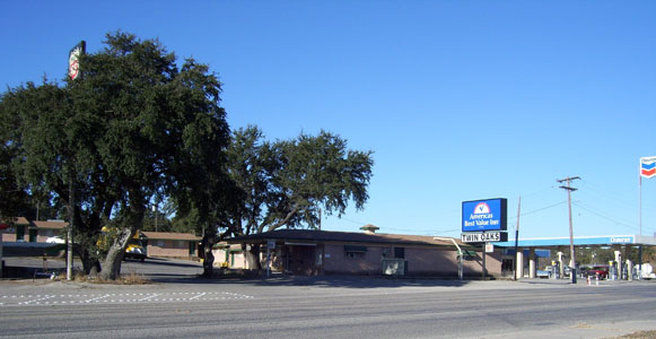 Super 8 By Wyndham Sonora Motel Exterior photo
