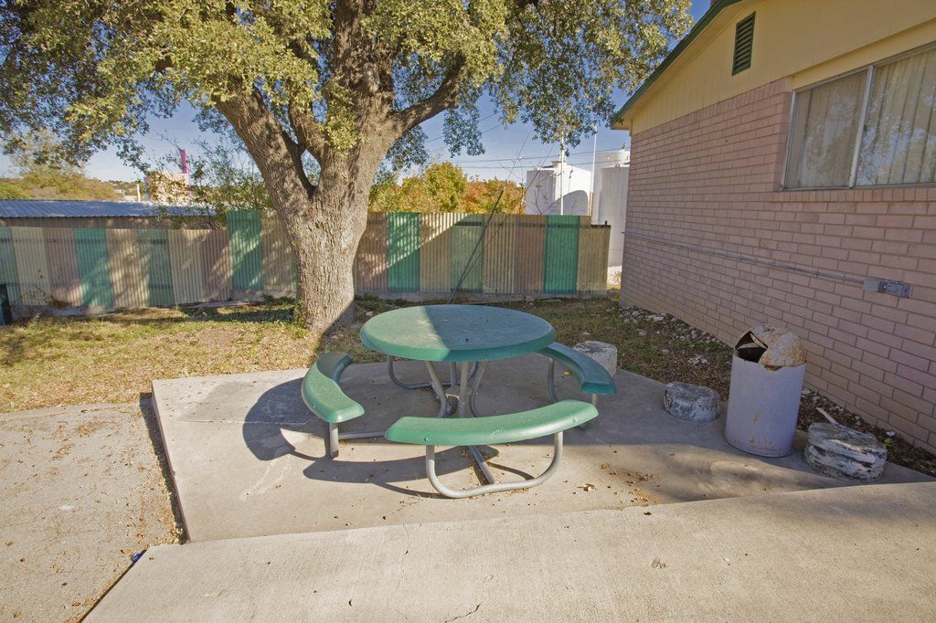 Super 8 By Wyndham Sonora Motel Exterior photo